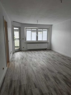 Erstbezug nach Sanierung mit Einbauküche und Balkon: schöne 2-Zimmer-Wohnung in Freiberg
