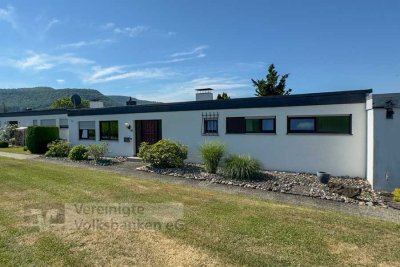 Toller Bungalow mit 2 Garagen in Top Lage - Sofort frei