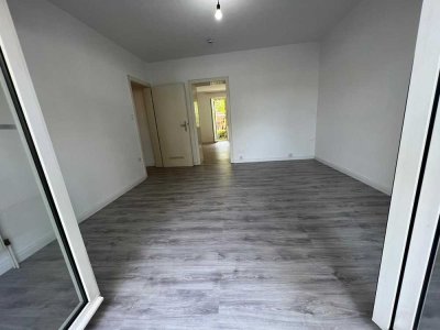 Frisch Renovierte 2 Zimmer Wohnung mit Balkon