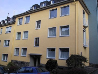 Erstbezug nach Renovierung: 3-Zi.-Wohnung mit Balkon im 2. OG in Wuppertal Nähe "Barmer Anlagen"