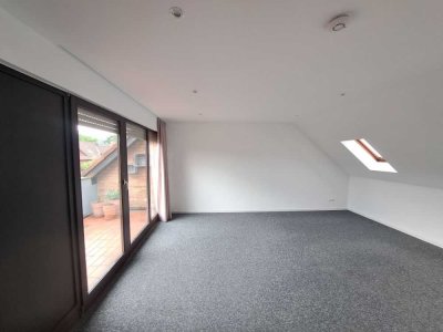 Gemütliche 2-Zimmer-DG-Wohnung mit EBK und Balkon in Osnabrück-Hellern