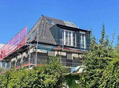 ERSTBEZUG! Sehr hochwertige 2,5-Zimmer Maisonette-Wohnung mit Balkon