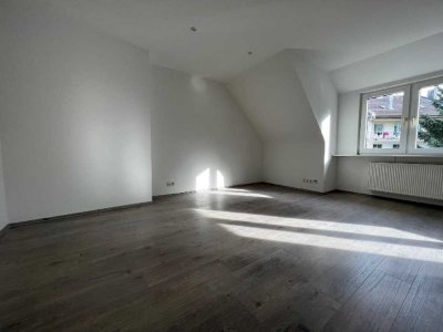 JA, zur gepflegten 3-Zimmer Dachgeschosswohnung in zentraler Lage von Solingen-Mitte!