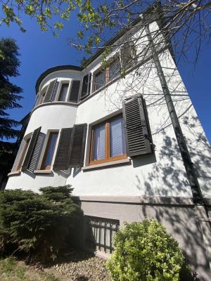 Charmantes Mehrfamilienhaus im Art-Déco-Stil mit teilbarem Grundstück und Bebauungspotenzial