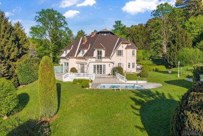 Private Estate Villa mit Fernblick | Privatwald | Virtual Tour | 4.200m2 Garten | 25 min. in den 1. Bezirk | Pool &amp; Sauna