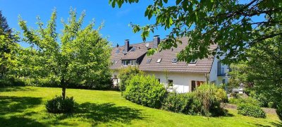 Schöne & ruhige 2 Zimmer, 40 qm Wohnung Garten EBK Parkplatz