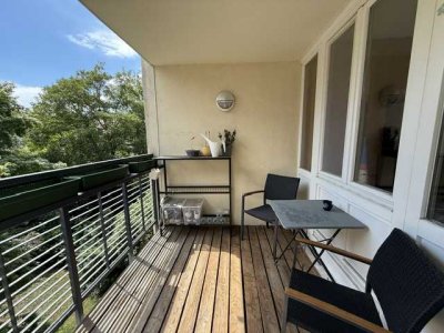 Einziehen & wohlfühlen – 3 Zi. Wohnung mit Südbalkon, hochw. EBK, TG, Aufzug, Parkett