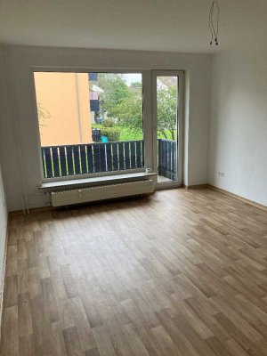 Schöne 3-Zimmer Erdgeschosswohnung mit Balkon im Pinienhain zu vermieten