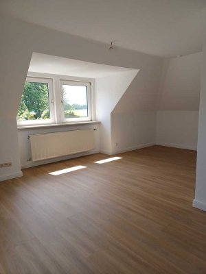 Helle Dachgeschosswohnung in ruhiger Lage