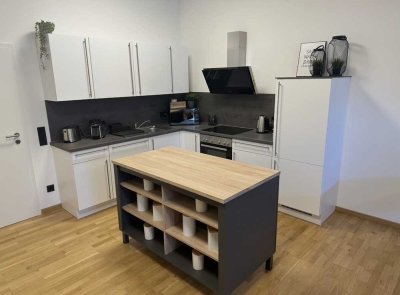 Schöne möblierte kompl. eingerichtete 2,5 Zi.-EG-Whg. m. EBK/Terrasse