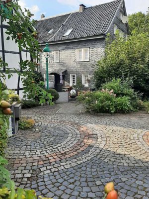 Denkmalgeschütztes Fachwerkhaus in ruhiger Hofschaft & zentraler Lage in SG-Merscheid