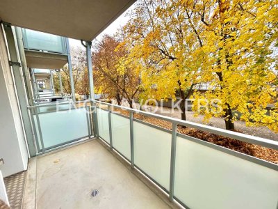 Wunderschöne 4 - Raumwohnung in Top Lage mit Einbauküche und Balkon