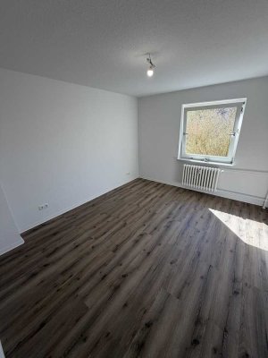 Sanierte 2 Zimmer Wohnung, frisch für Sie saniert.