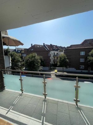 IN RENOVIERUNG | 2 Zimmer Wohnung | Balkon | Wannenbad mit Fenster