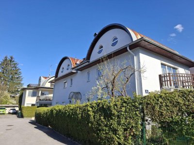 Charmante Großgarconniere mit Balkon und TG- Platz