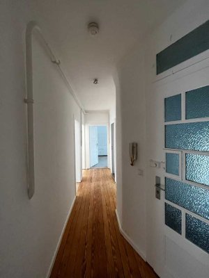 Karlsruhe-Südweststadt: Sanierte 3-Zimmer Altbauwohnung