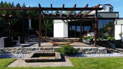 Einfamilienhaus mit Einliegerwohnung in bester Lage, Schwimmbad, Kamin, Klimaanlage