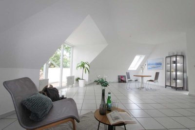 MANNELLA *Schöne, zentral gelegene, 2-Zimmer Dachgeschosswohnung mit eigenem KFZ- Außenstellplatz*