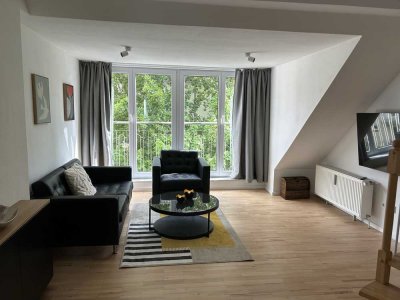 Neu renovierte, großzügige 2-3 Zi. Maisonette DG-Wohnung in bester Lage von St. Pauli