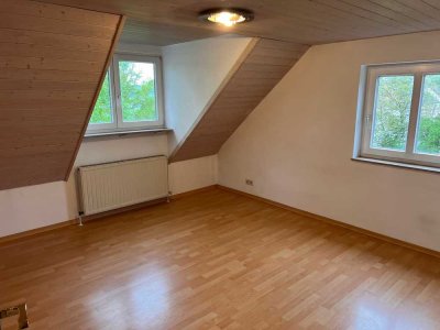 2-Zimmer-DG-Wohnung mit Blick ins Grüne in Esslingen
