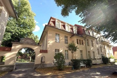 Schickes Apartement mit 2 Stellplätzen im historischen Ludwigpark in Buch - Bezugsfrei!