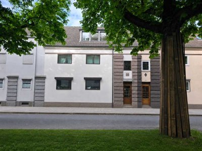 Schöne Vollmöblierte 2 Zimmer Wohnung