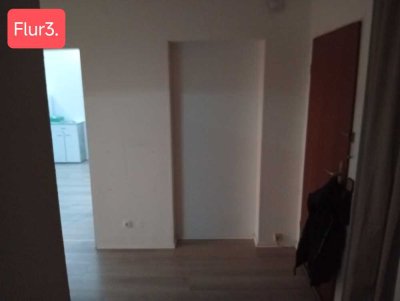 Sanierte 2-Raum-Wohnung mit Balkon und EBK in Krefeld-Neue Linner Straße