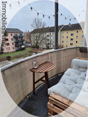 Balkon und TGL-Bad! Gepflegte Altbauwohnung in Biebrich!