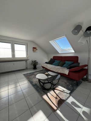 Top-gepflegte 2,5-Zimmer-Dachgeschosswohnung in Wolfschlugen
