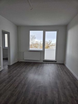 gut geschnittene 3-Raum-Wohnung mit Wannenbad, Balkon und Keller