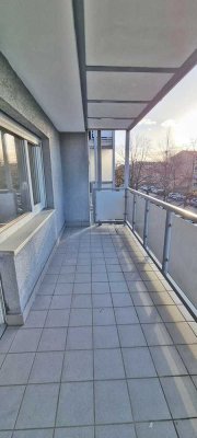 6474 - Renovierte 2-Zimmerwohnung mit Balkon, Tageslichtbad und Garage!