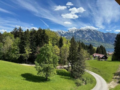 ERSTBEZUG *** Großzügige 5 Zimmerwohnung in herrlicher Alleinlage mit Seeblick