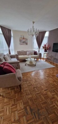 Schöne 2,5 Zimmer Wohnung mit Balkon