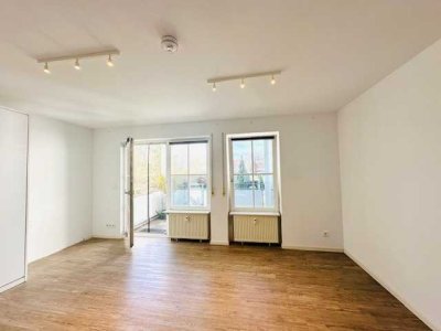 *SINGLES AUFGEPASST*: Bezugsfreie 1-ZIMMER-WOHNUNG mit BALKON, EBK, AUFZUG und TG-Stellplatz!