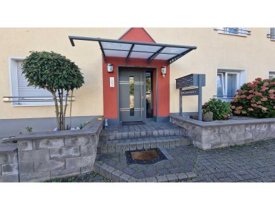 Neuwertige 4-Zimmer-Eigentumswohnung mit 2 Balkonen u. 2 Pkw-Stellplätzen in ruhiger Lage