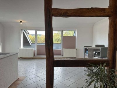 Helle 3-Zimmer-Wohnung mit Loggia in Südlage
