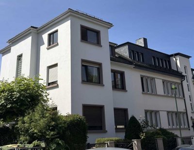 Einseitig angebauter Altbau im Dichterviertel mit Traumgarten - von privat