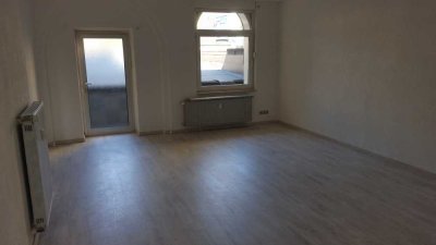 Sehr schöne, helle u. ruhige 2-Zimmmer-Wohnung mit Küche, Diele und Bad,