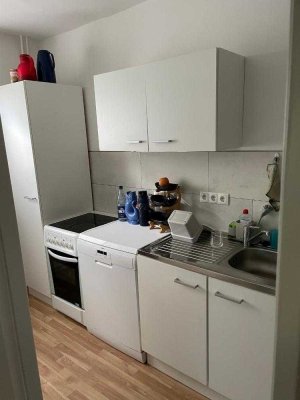 Supermarkt, Friseur, Bus, Straßenbahn - Küche kann übernommen werden!