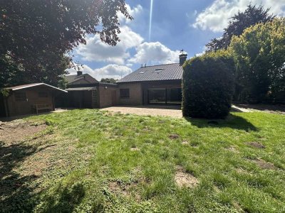 Freistehendes Einfamilienhaus mit großem Garten