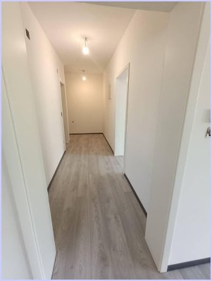 60m2 Wohnung in Graz, teilw. saniert! 1Wohnzimmer, 1 Schlafzimmer, Loggia, Küche, Tiefgaragenplatz.
