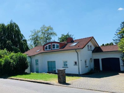 Charmantes EFH im Landhausstil mit gr. Garten,Grundstück teilbar/bebaubar +++ von privat