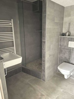 Moderne 3 Zimmerwohnung mit Einbauküche im Untergeschoss