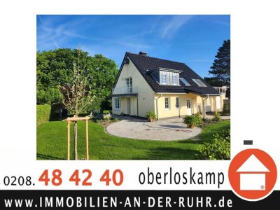 Großzügige 2-Zimmer-Wohnung mit EBK und Kamin, großer Dachterrasse und Balkon sowie ein PKW-Stellpla