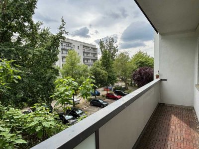 In Sanierung für Sie! Familienwohnung mit Wannenbad und Balkon