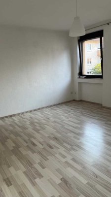 HN-Zentrum, 2-Zi, helle und schöne Wohnung, EBK, 1. OG