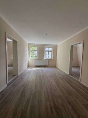 Erstbezug nach Sanierung mit EBK: Stilvolle 4-Raum-Wohnung mit geh. Innenausstattung in Stuttgart