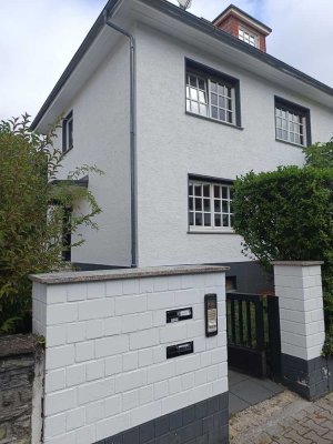 Exklusive Villa mit geh. Innenausstattung in bester Wohnlage + Einliegerwohnung mit sep. Eingang