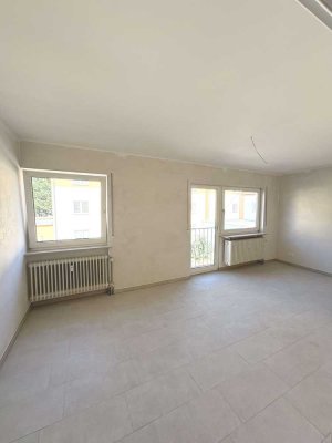 Provisionsfrei! Erstbezug nach Renovierung! 1 Zimmer Apartment mit französischem Balkon!
