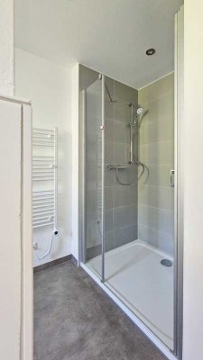 Kernsaniert mit Dusche, Wanne, Fußbodenheizung, Stellplatz :-)